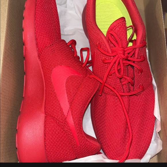 ❤️‍🔥CUSTOM❤️‍🔥Women’s Roshe (NIKE ID) - Picture 3 of 6
